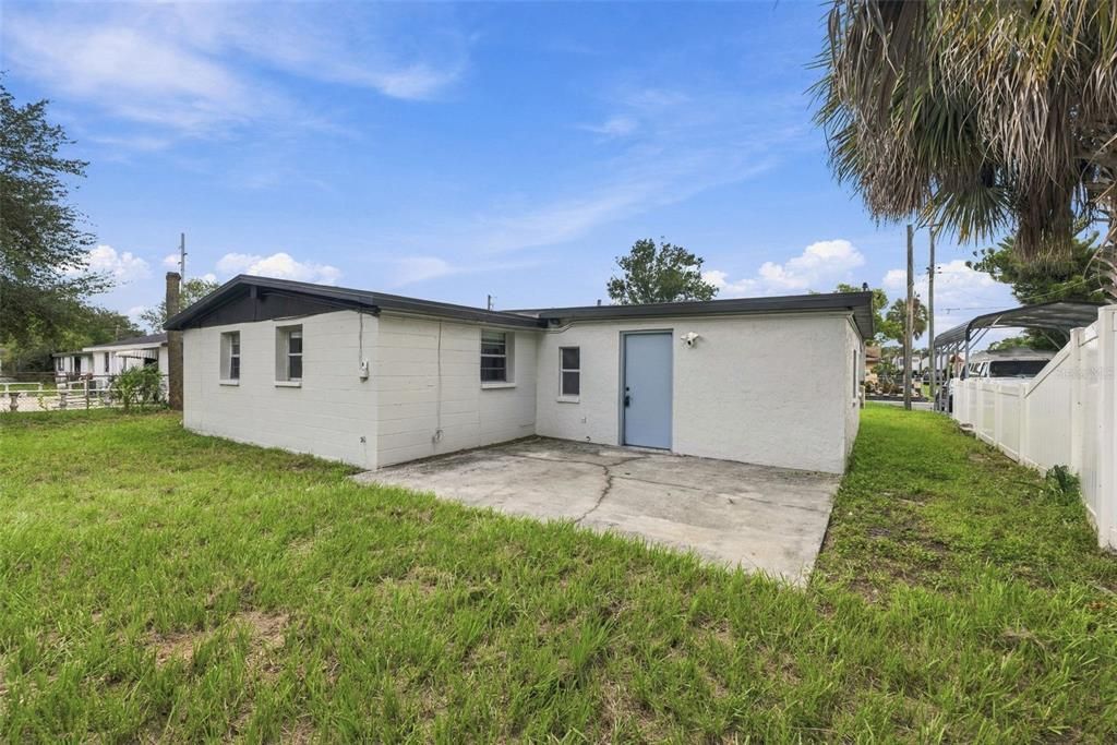 For Sale: $319,900 (4 beds, 2 baths, 1324 Square Feet)