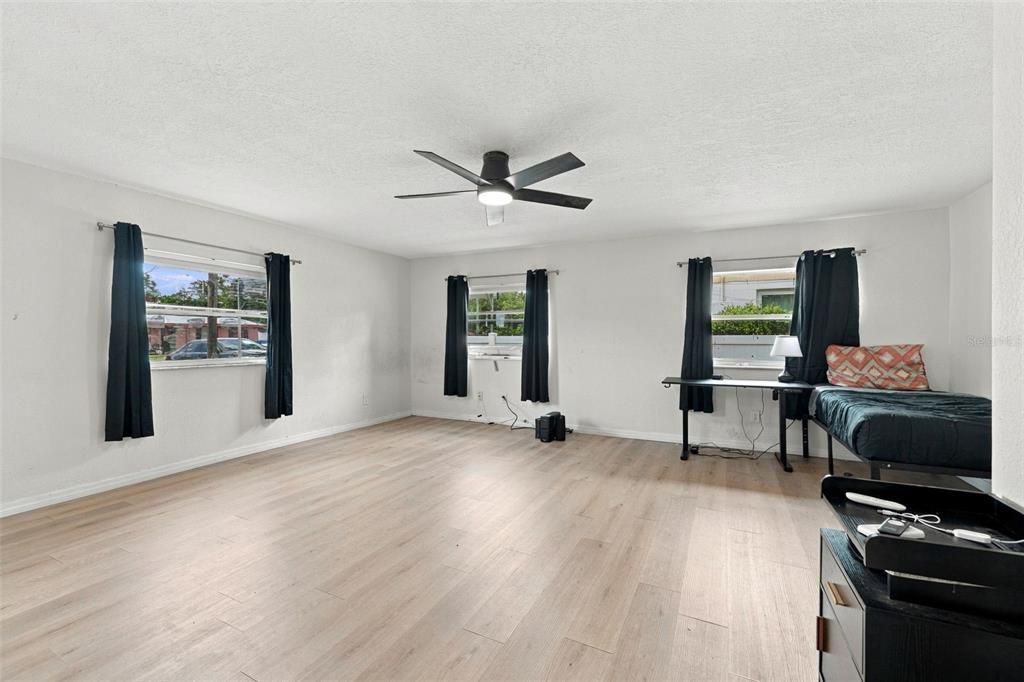 For Sale: $319,900 (4 beds, 2 baths, 1324 Square Feet)