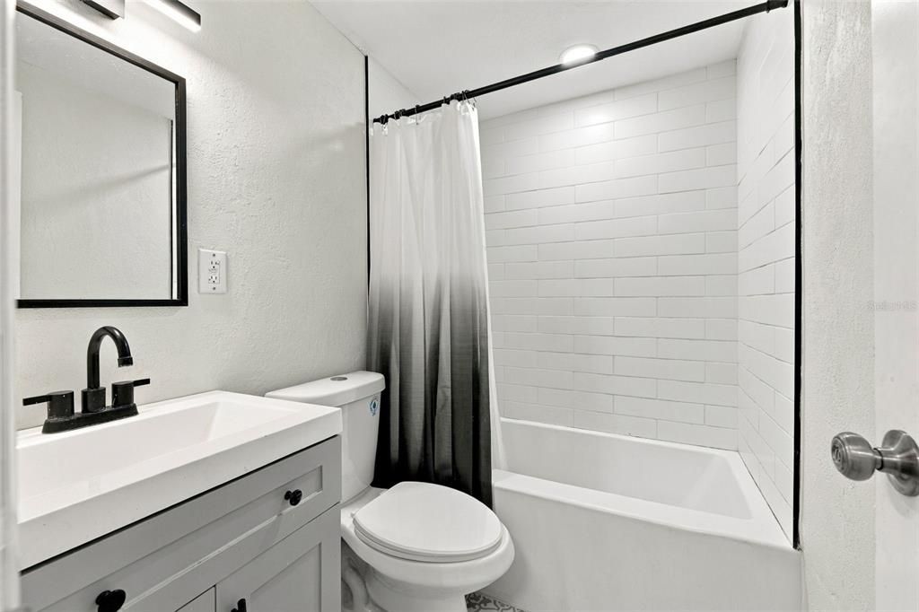 For Sale: $319,900 (4 beds, 2 baths, 1324 Square Feet)