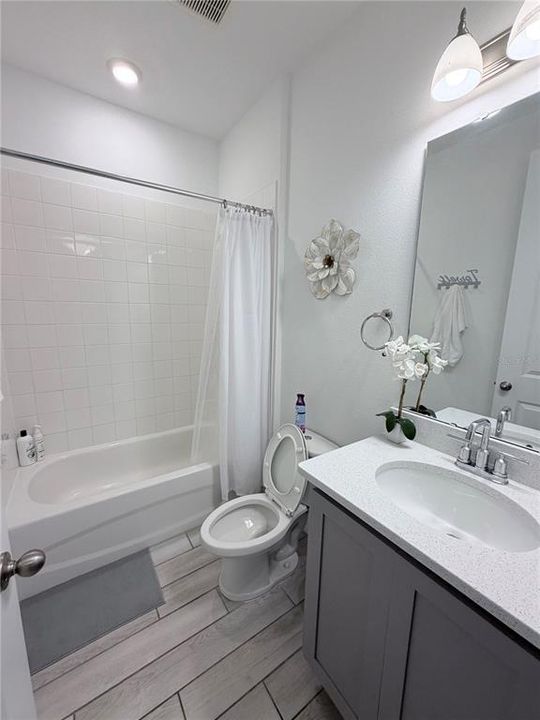 For Rent: $2,500 (3 beds, 2 baths, 2280 Square Feet)