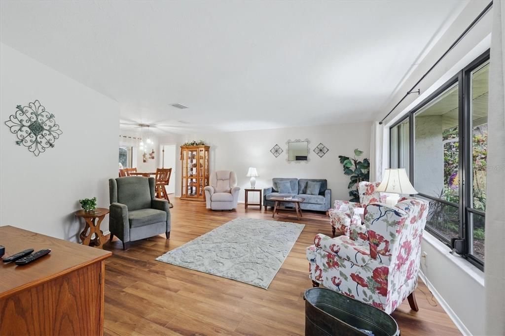 For Sale: $685,000 (3 beds, 2 baths, 2072 Square Feet)