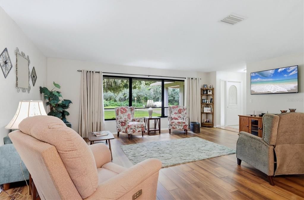 For Sale: $685,000 (3 beds, 2 baths, 2072 Square Feet)
