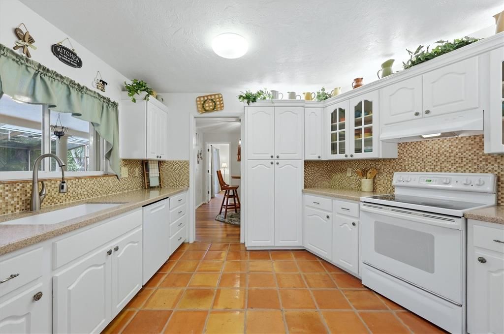 For Sale: $685,000 (3 beds, 2 baths, 2072 Square Feet)