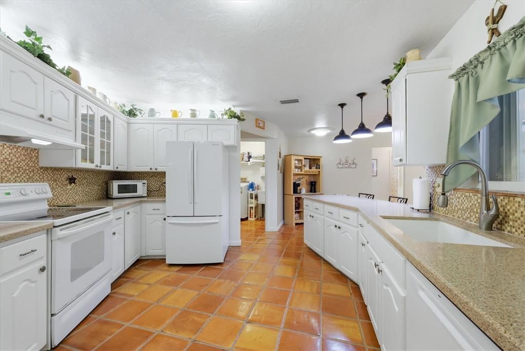 For Sale: $685,000 (3 beds, 2 baths, 2072 Square Feet)