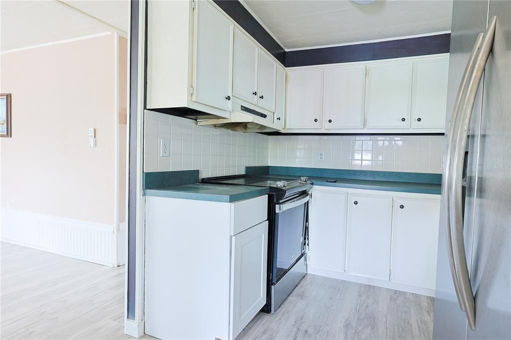 For Sale: $130,000 (2 beds, 2 baths, 864 Square Feet)