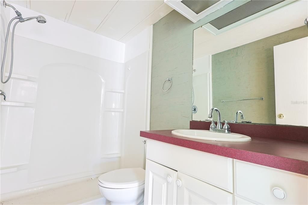 For Sale: $130,000 (2 beds, 2 baths, 864 Square Feet)