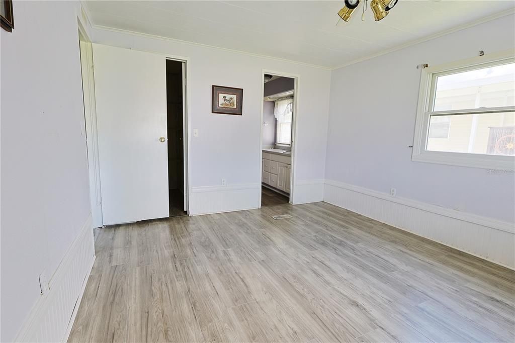For Sale: $130,000 (2 beds, 2 baths, 864 Square Feet)