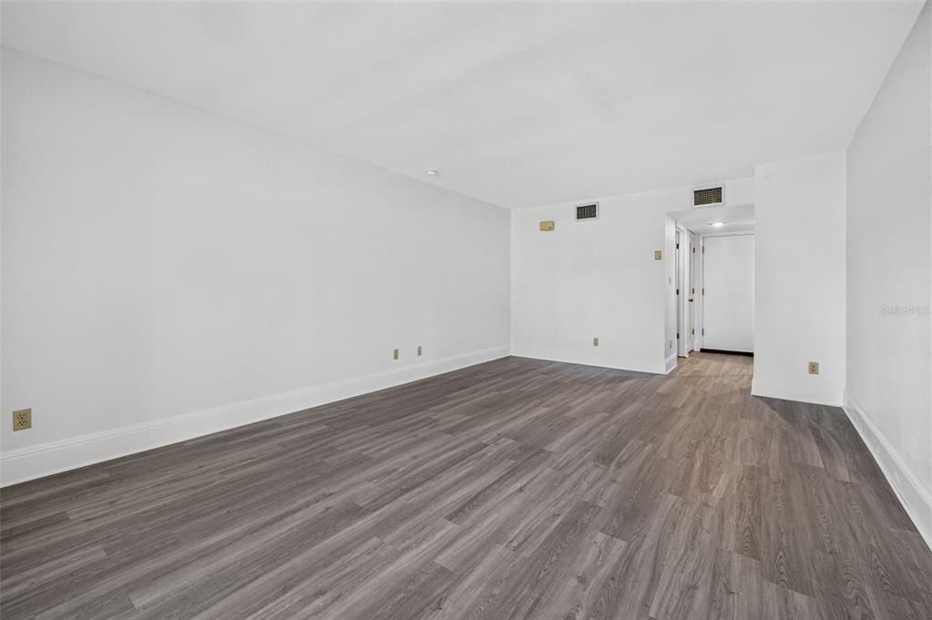 For Sale: $270,000 (3 beds, 3 baths, 1519 Square Feet)