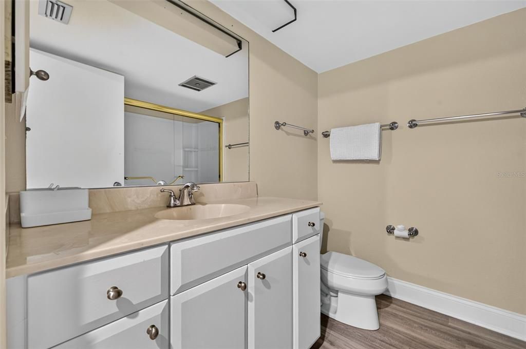 For Sale: $270,000 (3 beds, 3 baths, 1519 Square Feet)
