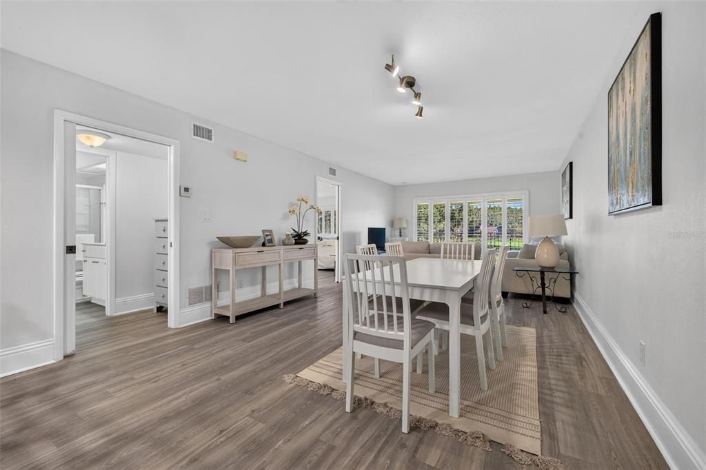 For Sale: $270,000 (3 beds, 3 baths, 1519 Square Feet)