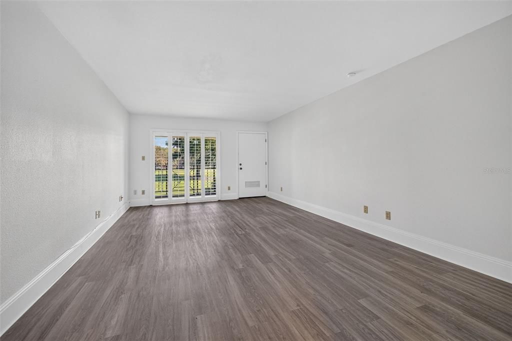 For Sale: $270,000 (3 beds, 3 baths, 1519 Square Feet)
