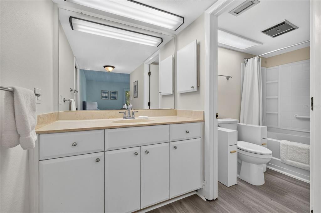 For Sale: $270,000 (3 beds, 3 baths, 1519 Square Feet)