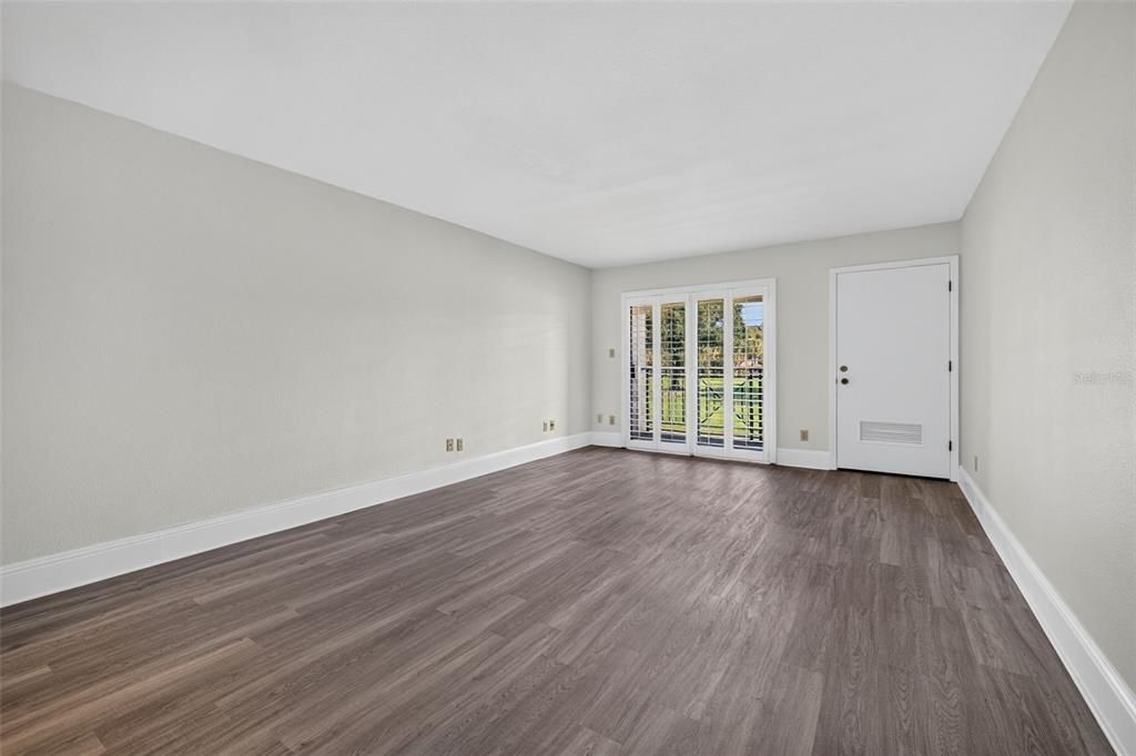 For Sale: $270,000 (3 beds, 3 baths, 1519 Square Feet)