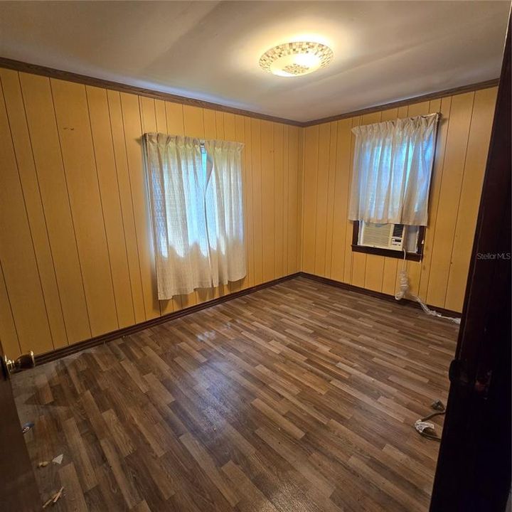 For Sale: $185,000 (3 beds, 1 baths, 840 Square Feet)