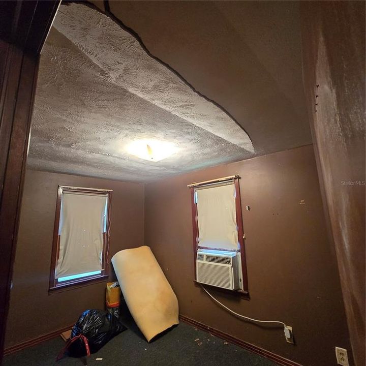 For Sale: $185,000 (3 beds, 1 baths, 840 Square Feet)