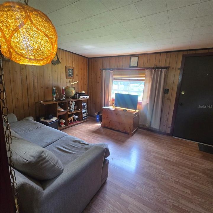 For Sale: $185,000 (3 beds, 1 baths, 840 Square Feet)