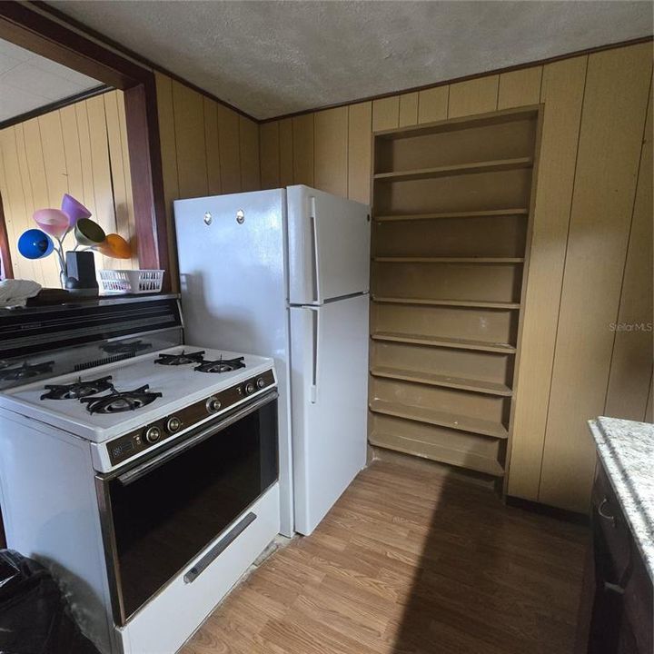 For Sale: $185,000 (3 beds, 1 baths, 840 Square Feet)