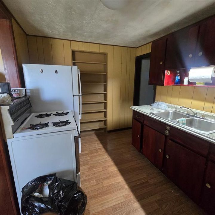 For Sale: $185,000 (3 beds, 1 baths, 840 Square Feet)