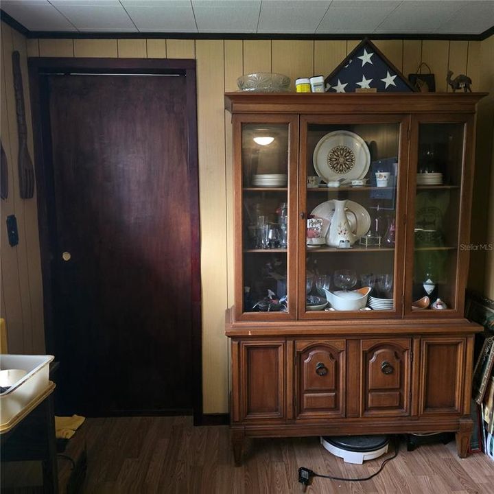 For Sale: $185,000 (3 beds, 1 baths, 840 Square Feet)