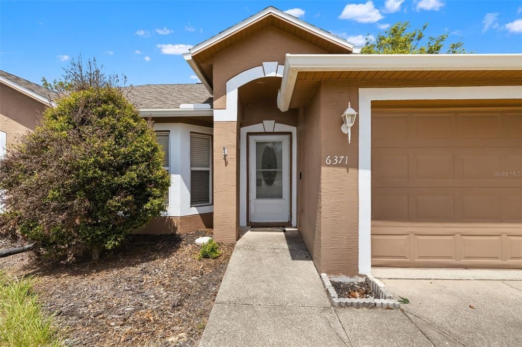 For Rent: $2,150 (4 beds, 2 baths, 1728 Square Feet)