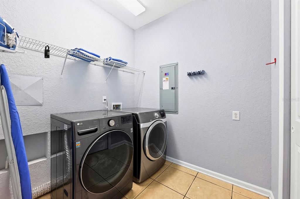 For Sale: $645,000 (3 beds, 2 baths, 2097 Square Feet)