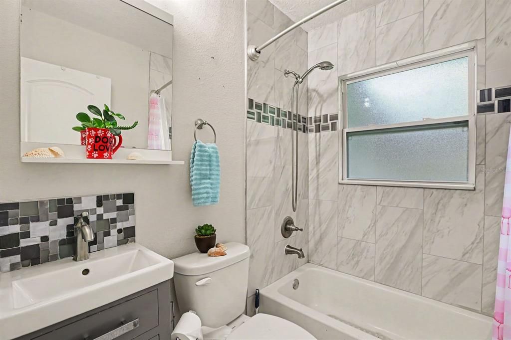 На продажу: $430,000 (4 спален, 2 ванн, 1640 Квадратных фут)