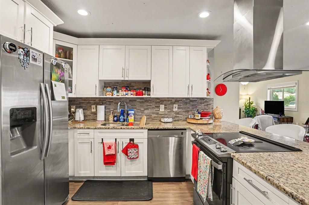 На продажу: $430,000 (4 спален, 2 ванн, 1640 Квадратных фут)