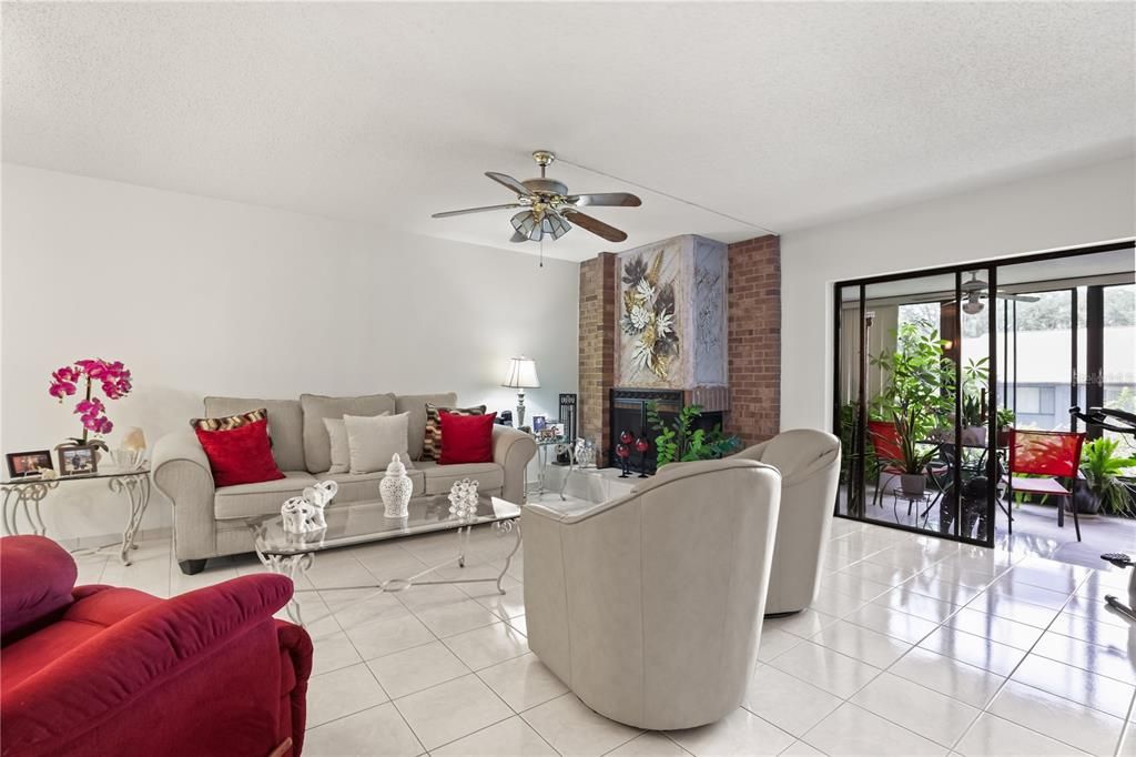 For Sale: $195,000 (2 beds, 2 baths, 1472 Square Feet)