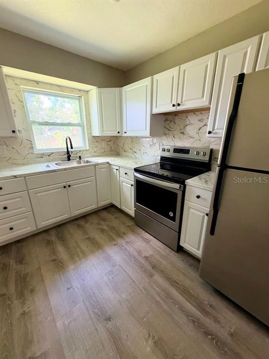 For Sale: $275,000 (3 beds, 1 baths, 777 Square Feet)