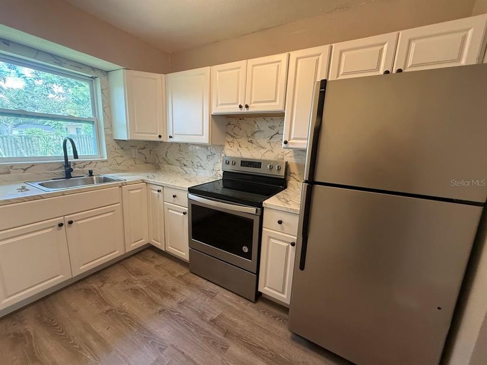 For Sale: $275,000 (3 beds, 1 baths, 777 Square Feet)
