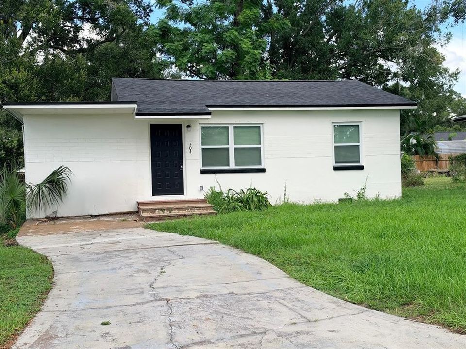 For Sale: $275,000 (3 beds, 1 baths, 777 Square Feet)