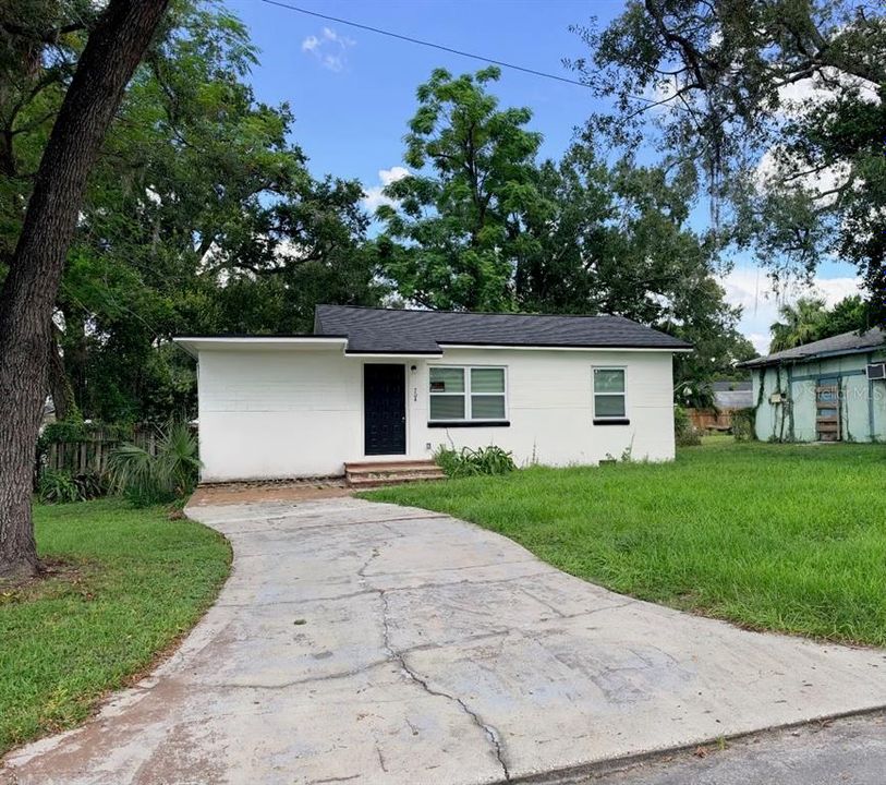 For Sale: $275,000 (3 beds, 1 baths, 777 Square Feet)
