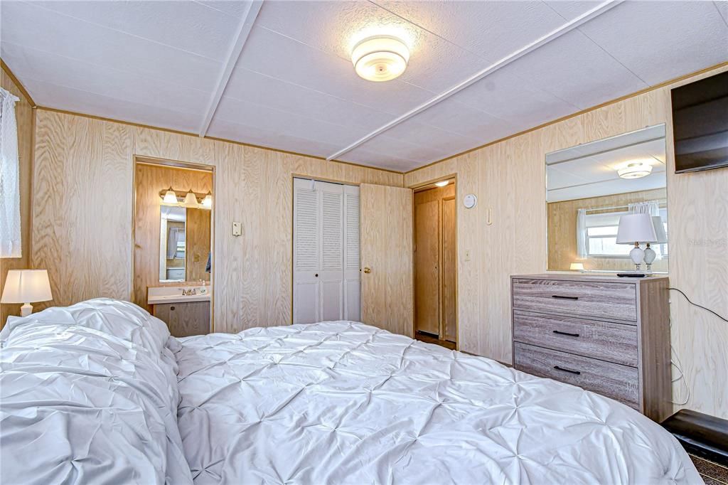 На продажу: $104,900 (2 спален, 2 ванн, 960 Квадратных фут)