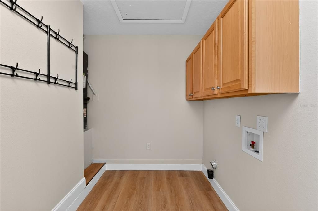 For Sale: $320,000 (3 beds, 2 baths, 1362 Square Feet)