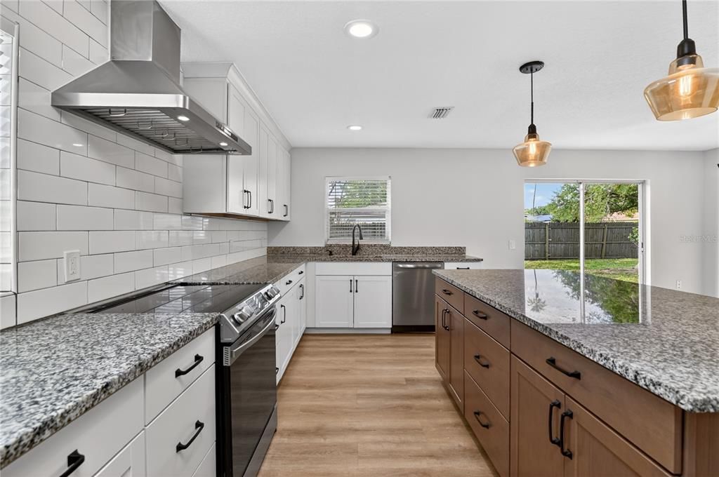 For Sale: $320,000 (3 beds, 2 baths, 1362 Square Feet)