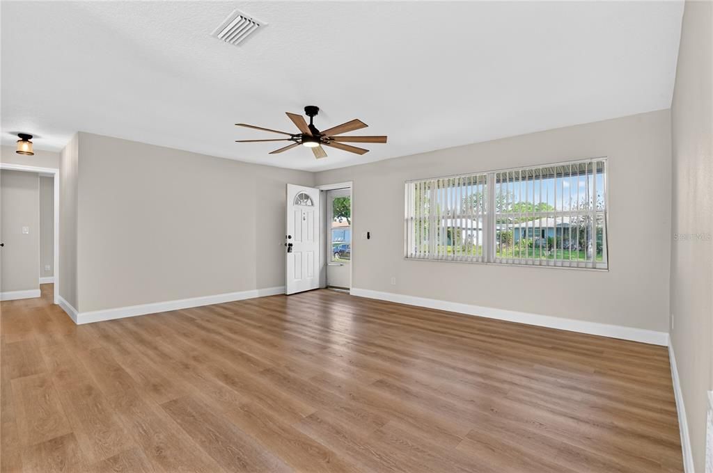 For Sale: $320,000 (3 beds, 2 baths, 1362 Square Feet)