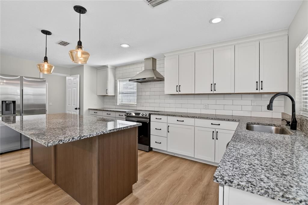 For Sale: $320,000 (3 beds, 2 baths, 1362 Square Feet)