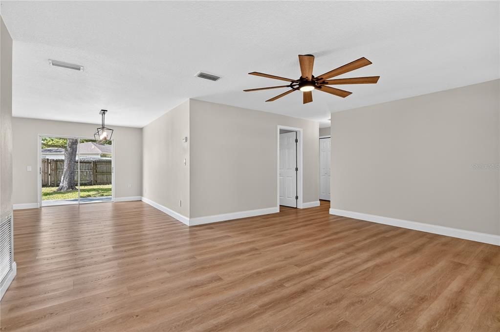 For Sale: $320,000 (3 beds, 2 baths, 1362 Square Feet)