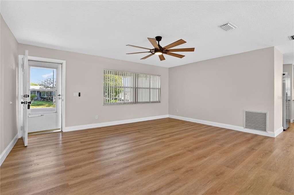 For Sale: $320,000 (3 beds, 2 baths, 1362 Square Feet)