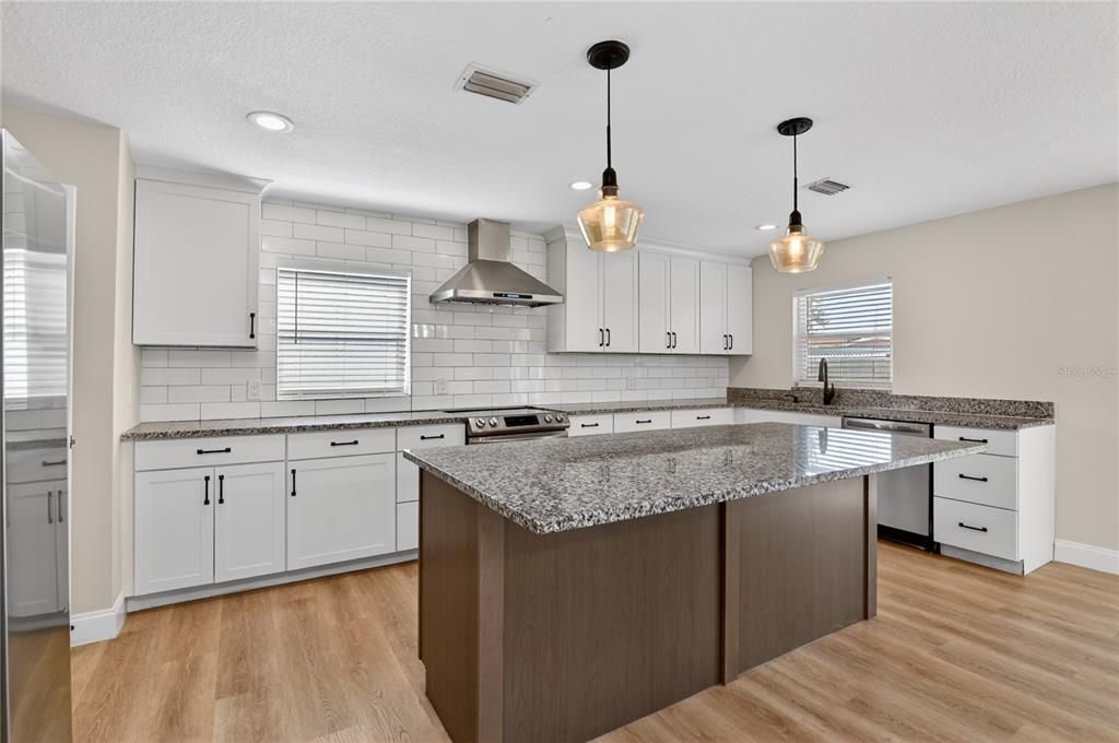 For Sale: $320,000 (3 beds, 2 baths, 1362 Square Feet)