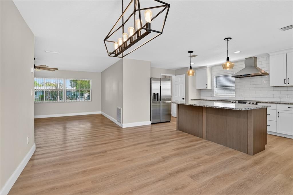 For Sale: $320,000 (3 beds, 2 baths, 1362 Square Feet)