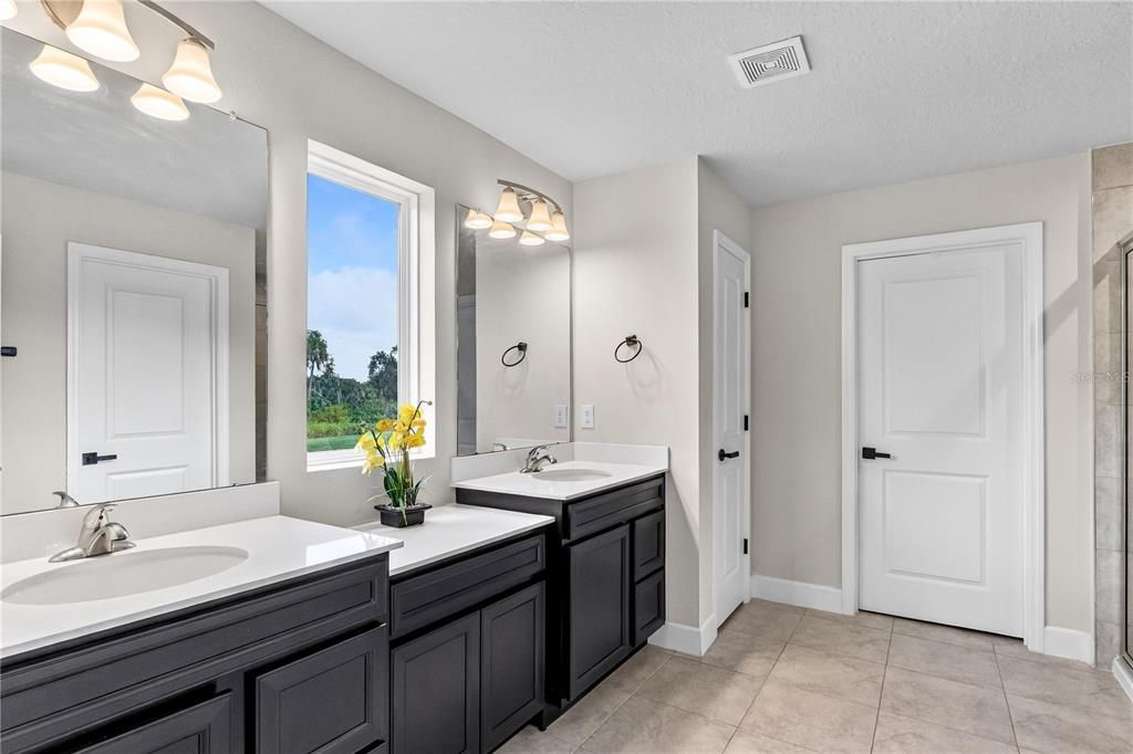 For Sale: $525,000 (5 beds, 4 baths, 3018 Square Feet)