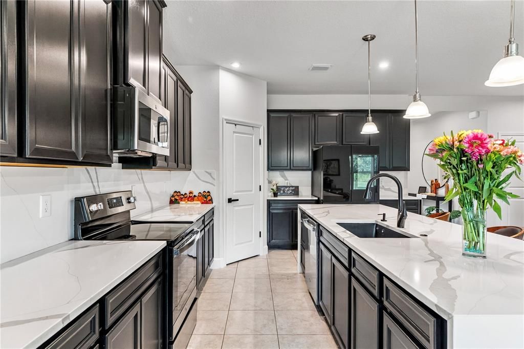 For Sale: $525,000 (5 beds, 4 baths, 3018 Square Feet)
