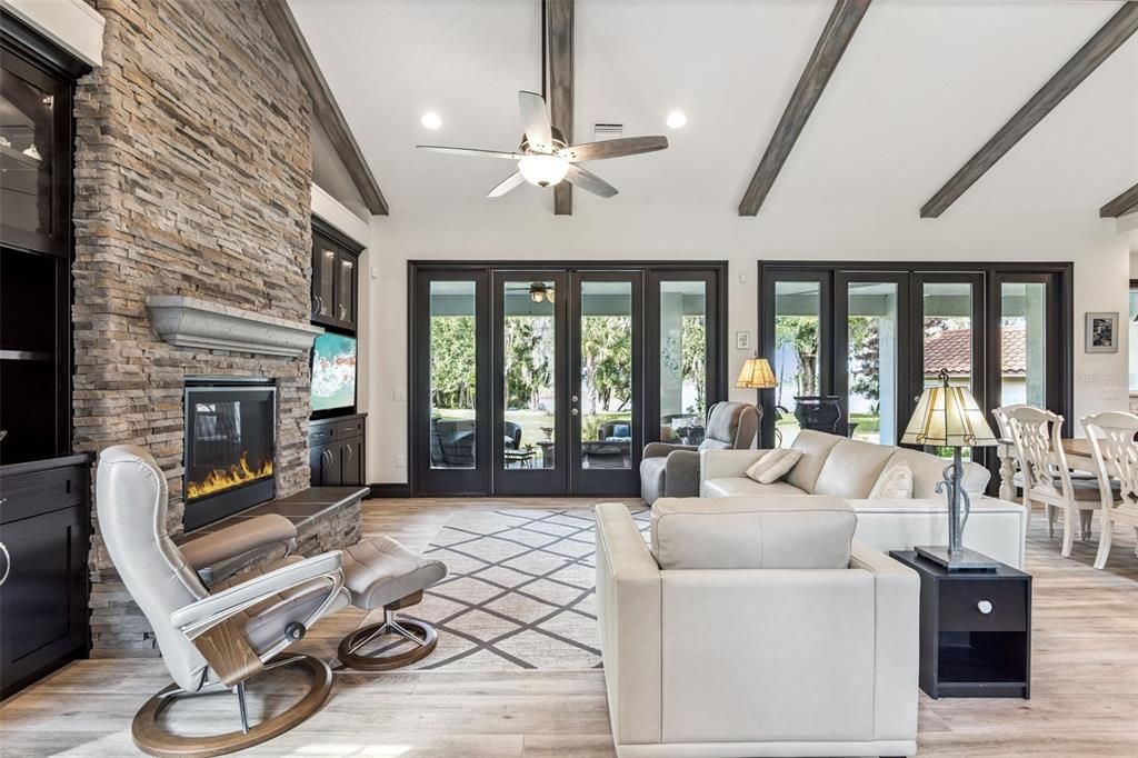 For Sale: $600,000 (2 beds, 2 baths, 2087 Square Feet)