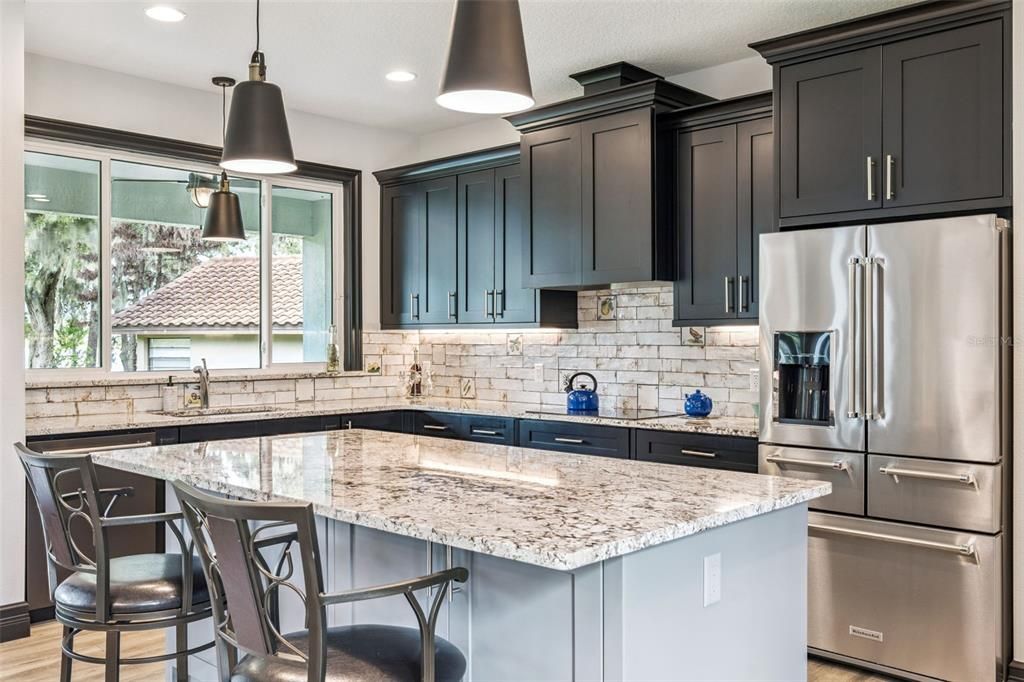 For Sale: $600,000 (2 beds, 2 baths, 2087 Square Feet)