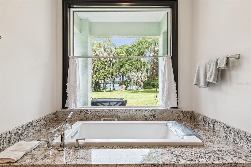 For Sale: $600,000 (2 beds, 2 baths, 2087 Square Feet)