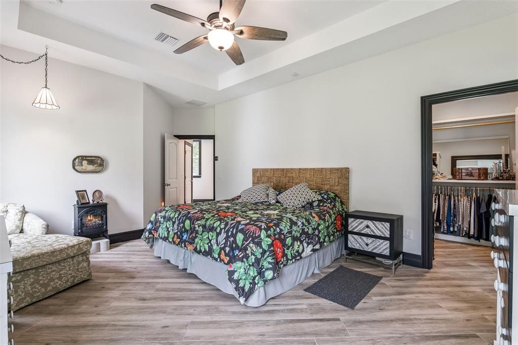 For Sale: $600,000 (2 beds, 2 baths, 2087 Square Feet)