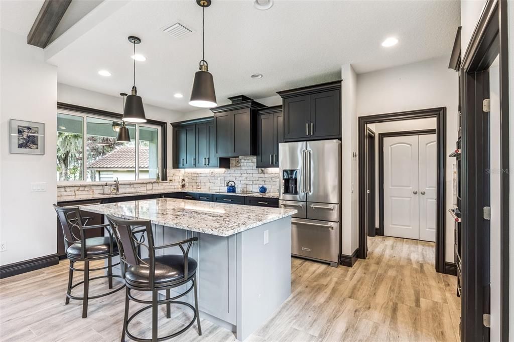 For Sale: $600,000 (2 beds, 2 baths, 2087 Square Feet)