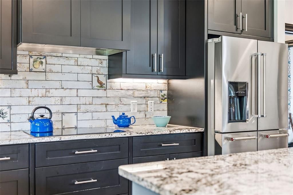For Sale: $600,000 (2 beds, 2 baths, 2087 Square Feet)