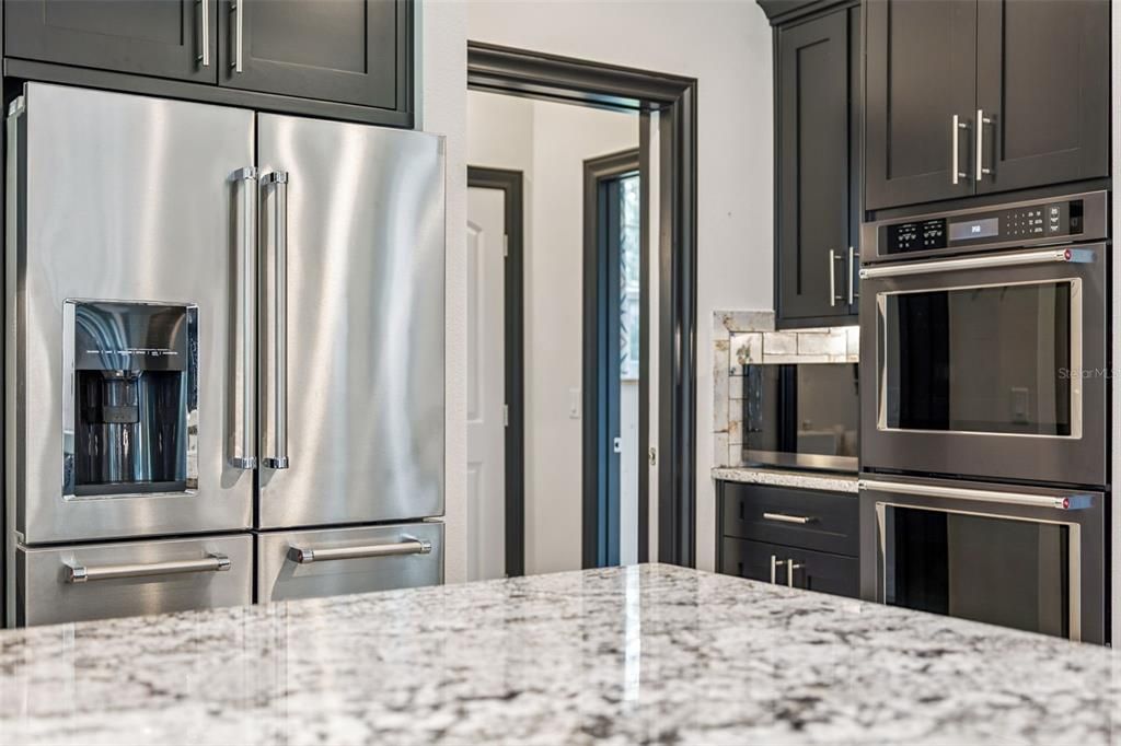 For Sale: $600,000 (2 beds, 2 baths, 2087 Square Feet)